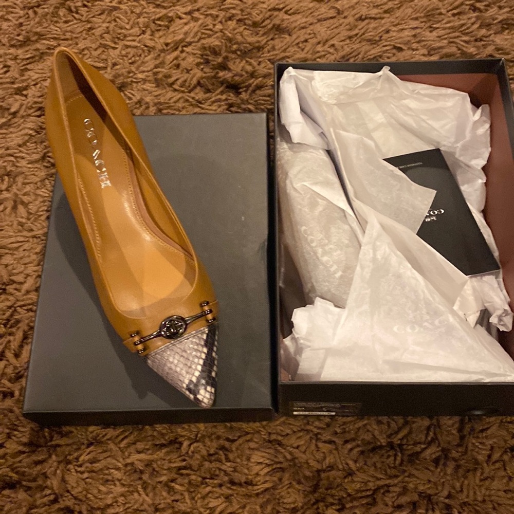 Ladies Coach Shoes- Snake Saddle/ Natural… Size 8m
